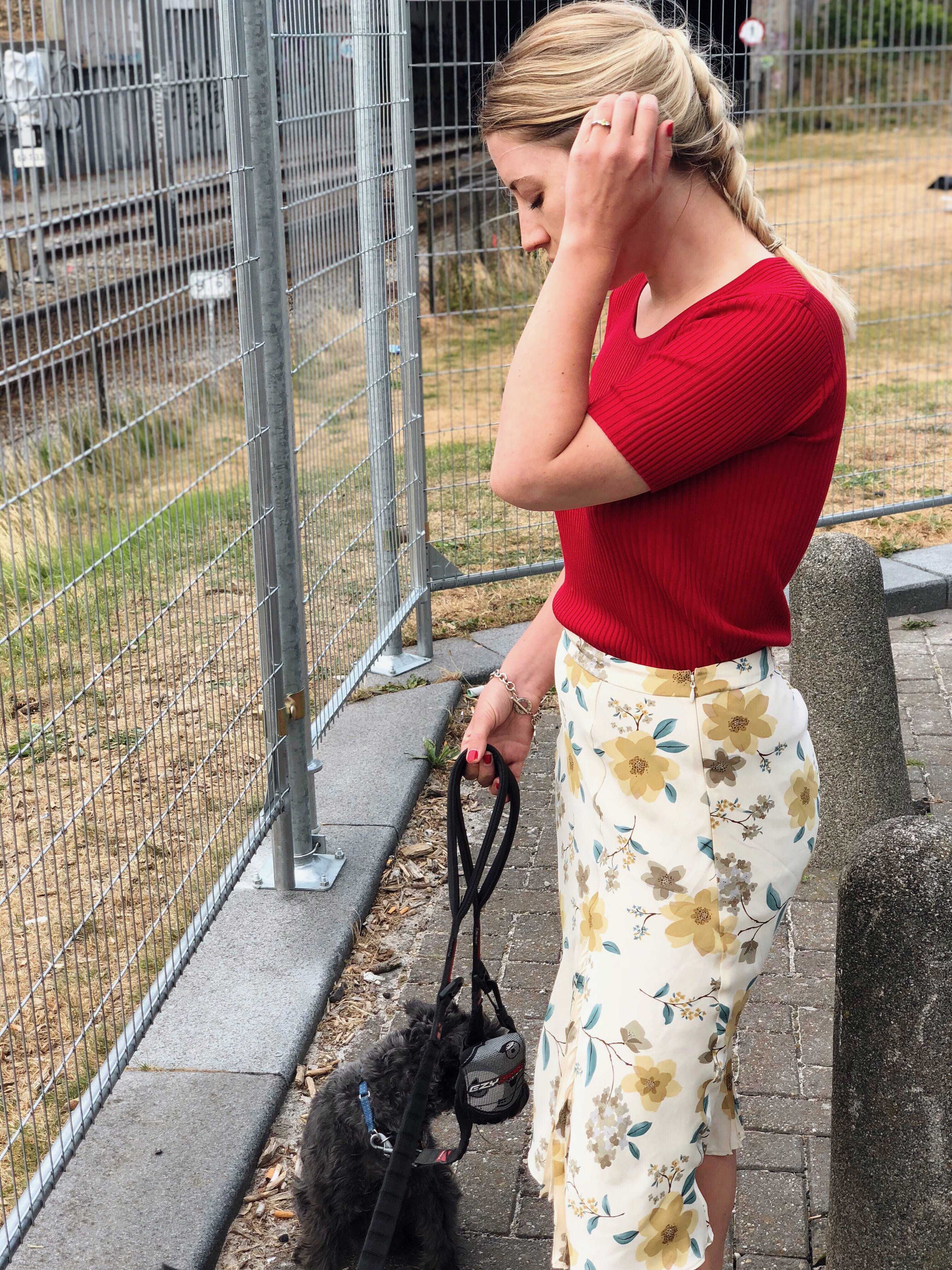 Secondhand Outfit Red top yellow skirt