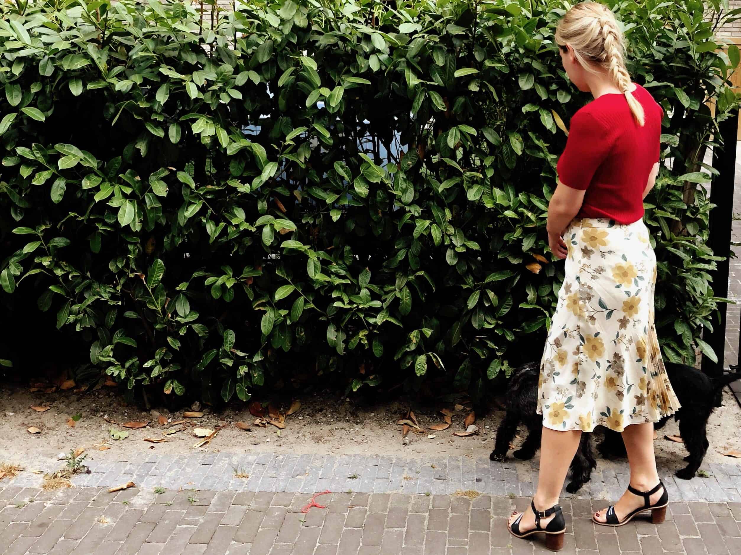 Secondhand Outfit Red top yellow skirt