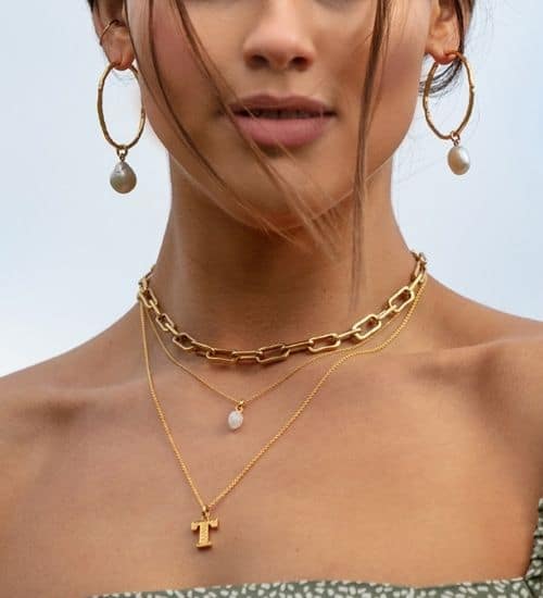Woman wearing jewellery 