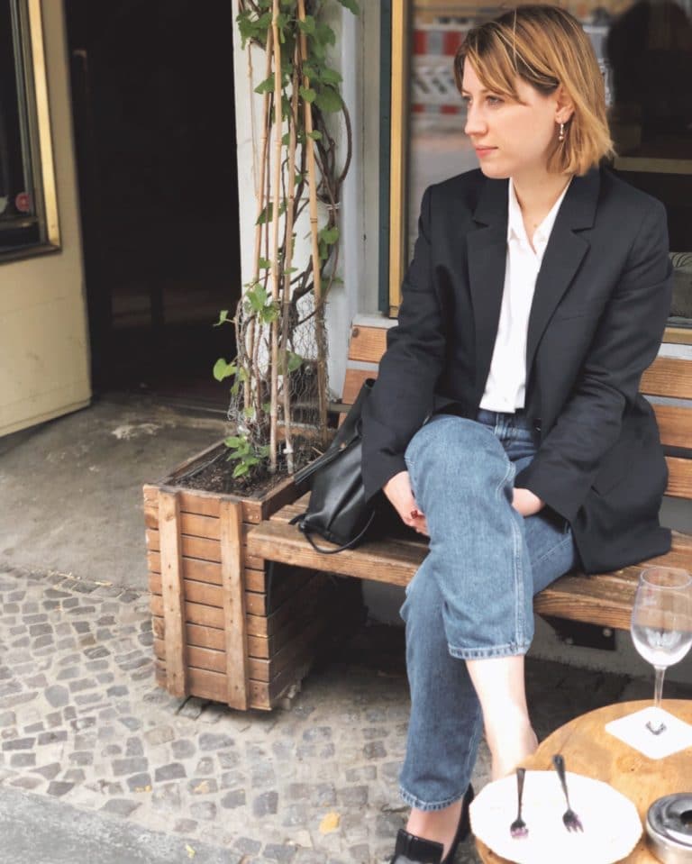 Laura from The Green Edition wearing blouse, blazer and jeans.